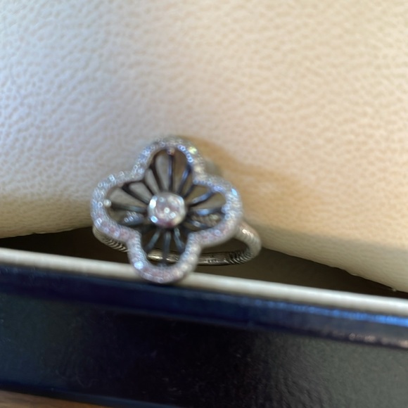 EUC Sterling Silver and Cubic Zirconia Flower ring size 9 - Picture 4 of 5